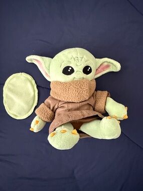 The Child Plush Toy - Green Star Wars-Inspired Baby Yoda Plush shoulder magnet
